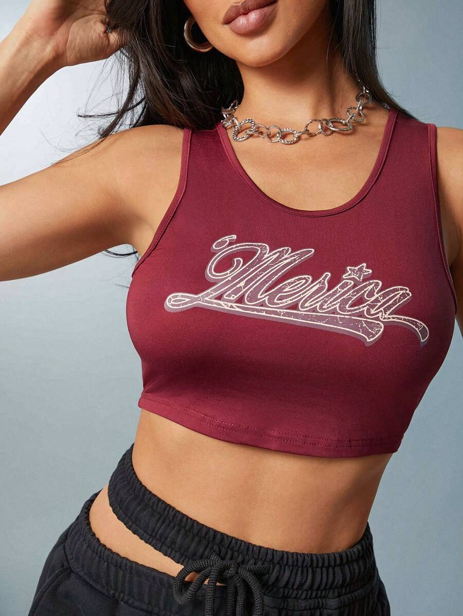 Denimoi Rotes Crop Top mit rundem Ausschnitt und Buchstabenaufdruck - Bordeaux - Übersicht 1