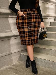 SHEIN Clasi تنورة أنيقة بخط A، أزرار أمامية وجيوب، بنقشة كاروهات، مظهر بسيط للاستخدام اليومي للمقاسات الكبيرة