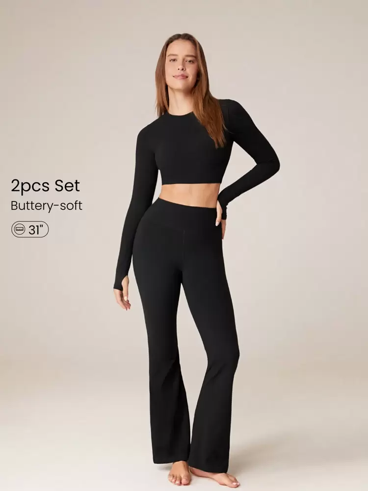 31インチ FeatherFit™ アクティブウェア 長袖Tシャツ&フレアレギンス 2点セット、サムホール付き、低インパクトヨガ、デイリー着用、取り外し可能なカップ付き