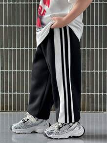 SHEIN Young Boys Casual Daily Contrast Side Stripe Knit Straight Loose Sweatpants, Suitable For Summer, Spring, Great For Outdoor, School, Street Style, Party And Casual Wear, High Cost-Performance