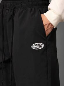 SUMWON 低裆尼龙运动裤，运动休闲慢跑裤，带地球标志，街头潮流，高性能下装，运动都市风格，休闲训练 - 黑色 - 查看 8