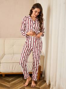 SHEIN Conjunto de pijama de 2 piezas con pantalones holgados y cómodos con estampado de rayas rojas y blancas y letra, y top de manga larga para mujer
