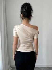 Rafferiza 女士优雅不对称领口 3D 玫瑰金金属装饰短袖 T 恤