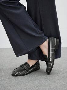 CUCCOO BIZCHIC Women's Flat Retro British Style Loafer Shoes Spring Shoes Spring Break Easter - Black - View 9