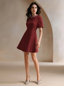 Anewsta Elegantes Kleid mit rundem Ausschnitt und Schleifenakzent mit Strass - Bordeaux - Übersicht 4