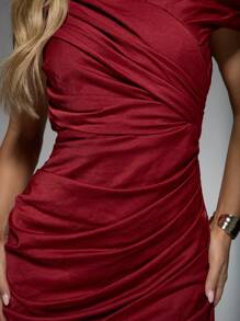 MISSGUIDED Vestido de fiesta mini con escote Bardot y drapeado de satén para eventos, bodas, fiestas y celebraciones - Rojo - Ver 4