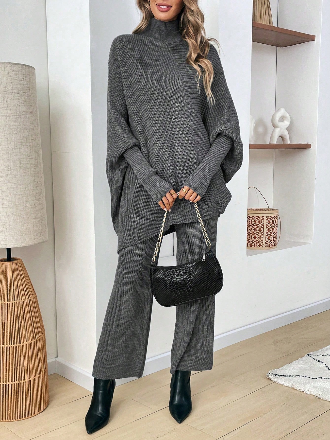 طقم كنزة صوفية واسعة بياقة رقبة صغيرة وبنطال قطعتي...