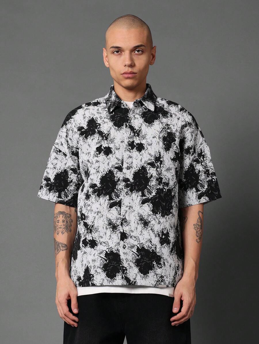 SUMWON 花卉挂毯印花短袖纽扣衬衫宽松夏季节日街头风格都市时尚休闲装图案经典领口 - 黑與白 - 查看 1