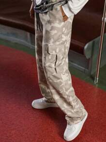 Manfinity Streetrush Pantalones casuales con bolsillos y amarre delantero estilo camuflaje para uso diario de hombres