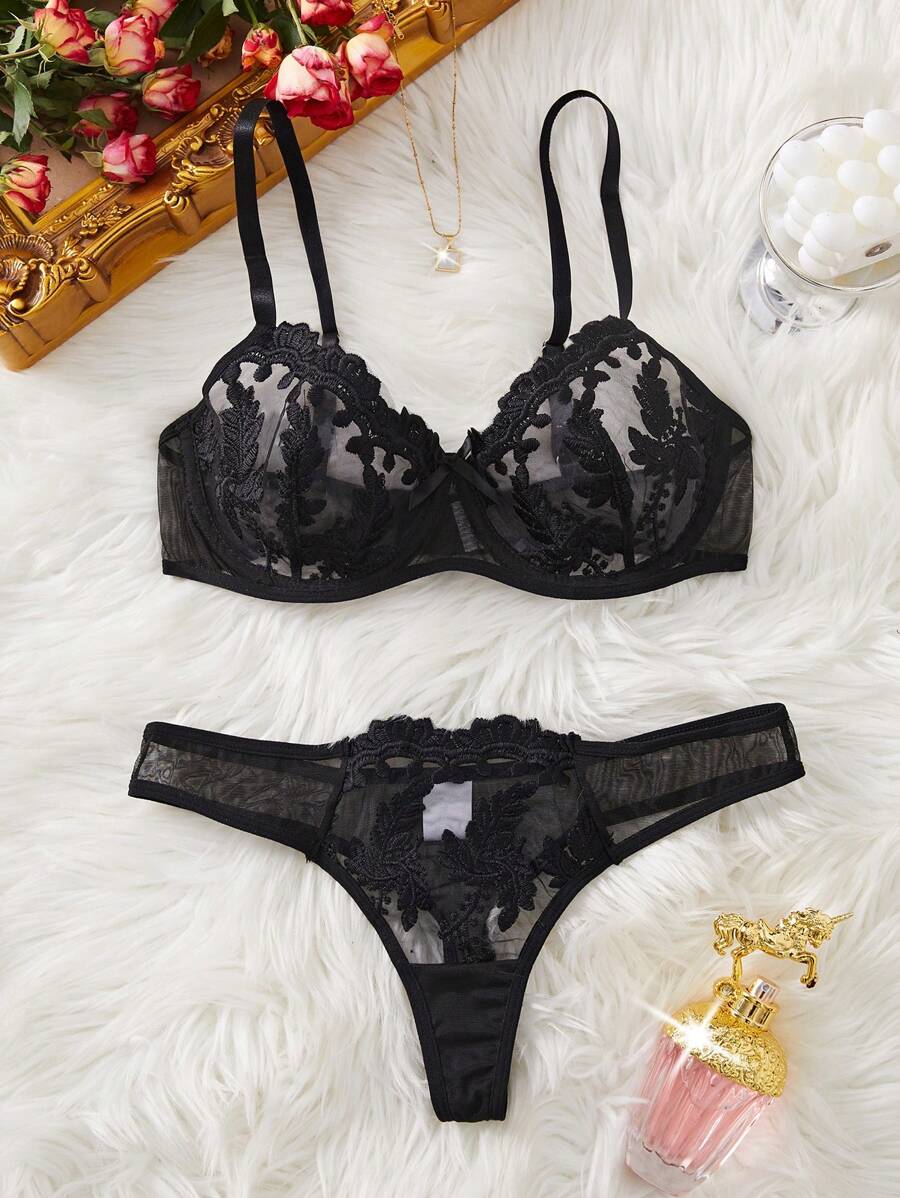 Esselle 2pcs Women Solid Color Lace Patchwork Sexy Lingerie Set - Black - View 1