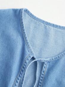 SHEIN MOD 大码女式休闲宽松牛仔夹克，配领带腰带和荷叶边饰边，蓝色 - 淺色水洗藍 - 查看 4