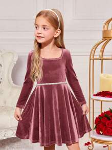 SHEIN Leap Crew 1 pieza Vestido de terciopelo con cuello cuadrado y falda acampanada de moda y lindo para niñas, vestido de línea A, vestido elegante de manga larga tipo pastel, para fiestas de cumpleaños, vacaciones, genial para uso casual diario y escolar en otoño e invierno, para Navidad, a juego con mamá e hija, a juego con hermana. - Morado - Ver 1