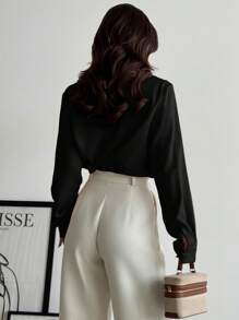 Firerie 女士时尚领口修身纯色缎面长袖衬衫，春夏优雅职业通勤装，情人节系列 - 黑色 - 查看 2