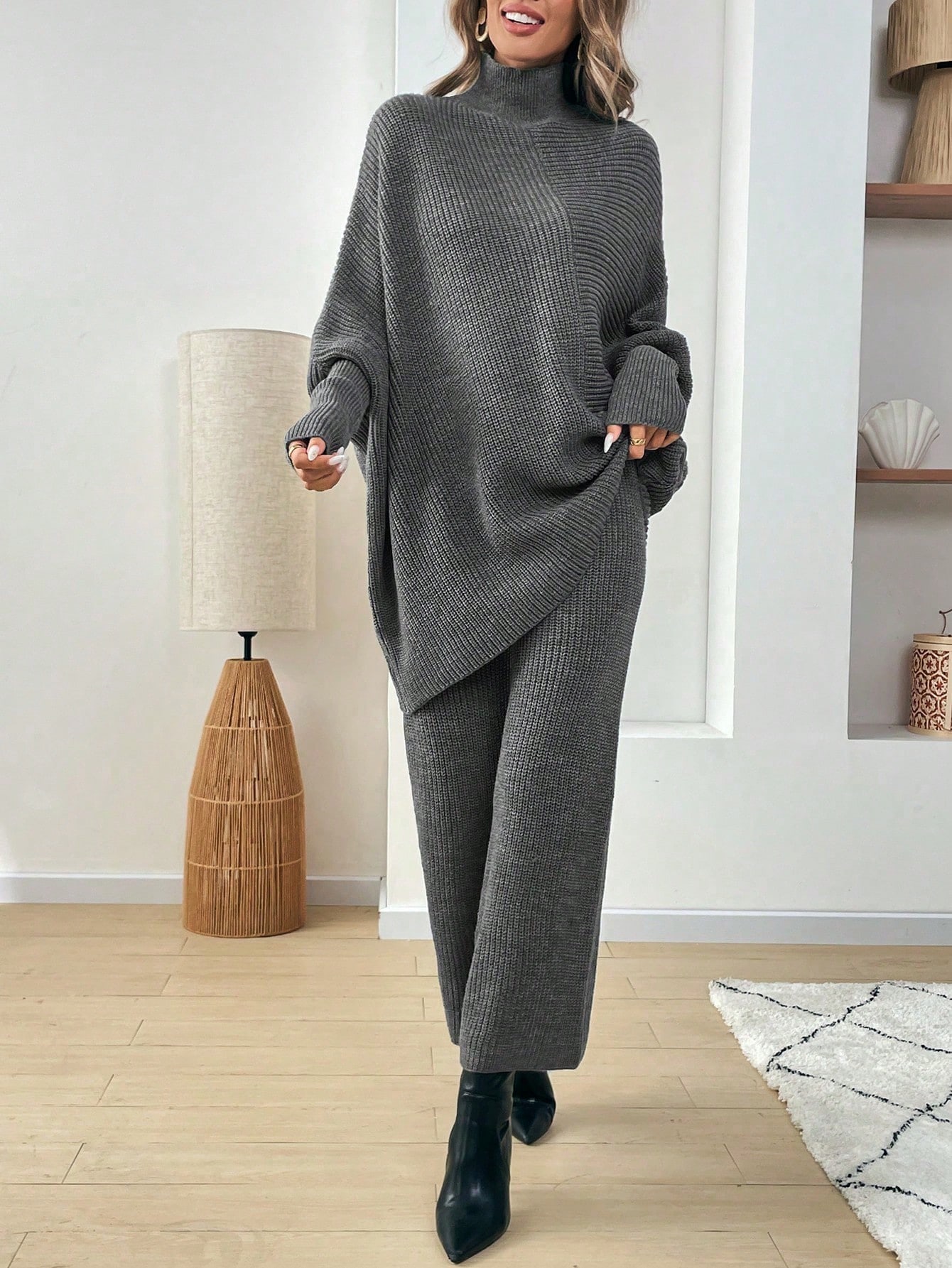 طقم كنزة صوفية واسعة بياقة رقبة صغيرة وبنطال قطعتي...