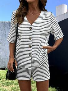Breezaya Set de 2 piezas compuesto por top de manga corta con botones delanteros y rayas, y shorts para mujeres