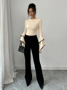 Chiquease 女式纯色喇叭袖修身 T 恤配黑色饰边，冬季