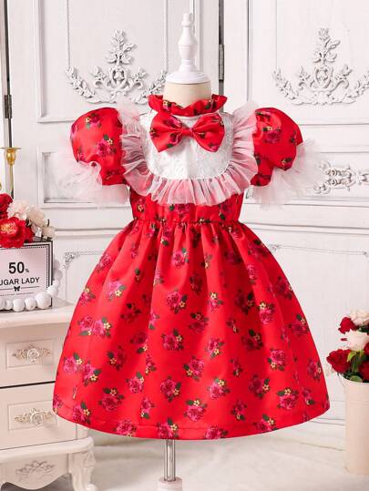 年轻女孩休闲短袖连衣裙，简约时尚，适合日常穿着