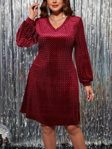SHEIN Clasi Plus Size Elegant Solid Color Textured Party Dress,Valentine's Day