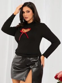 SHEIN SXY Camiseta de punto negra con recorte de corazón decorada con cinta roja para mujer talla grande, adecuada para uso diario, cita nocturna, cumpleaños, despedida de soltera, fiesta, baile de graduación, cita de pareja, elegante, casual, compras, ropa de calle, al aire libre, coqueta, fácil de combinar y se ve delgada, realza tu figura, favorece tu Body.