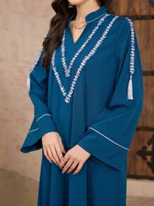 Al Najma V 领裹肩流苏装饰宽松阿拉伯风格连衣裙，端庄