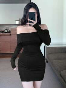 DAZY Vestido corto con cuello con volantes y hombros descubiertos en tela texturizada, vestido mini, para el Día de San Valentín