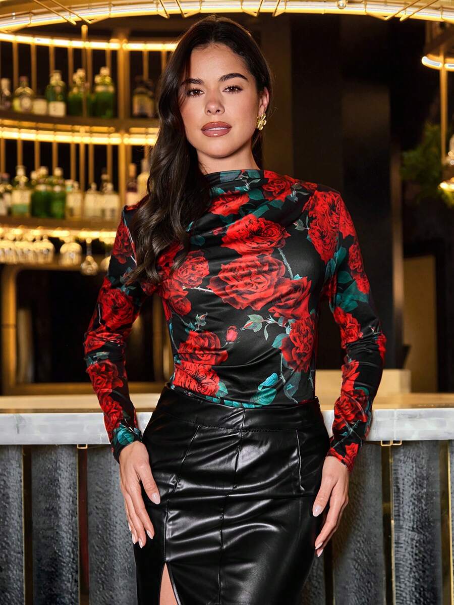 SHEIN Clasi 女士玫瑰花卉印花 T 恤，休闲时尚，适合日常穿着 - 黑色 - 查看 1
