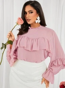 SHEIN SXY Camisa de chifón rosa con decoración de volantes romántica para el Día de San Valentín para mujer de talla grande, adecuada para uso diario, citas, cumpleaños, despedida de soltera, fiestas, bailes de graduación, citas en pareja, elegante, casual, compras, uso al aire libre, coqueta, fácil de combinar y estilizadora, que resalta tu figura y favorece tu silueta