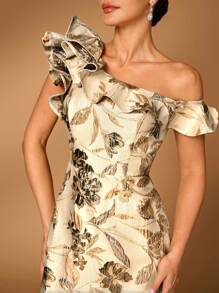 Serin Robe de soirée élégante et superbe en satin jacquard doré à épaule asymétrique avec volants en forme de queue de poisson. Convient pour les événements de mariage, les soirées, les bals de promo, la mère de la mariée. Robe de soirée Top de gamme