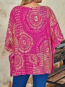 Blusa de manga de murciélago con estampado floral todo sobre para talla grande de verano