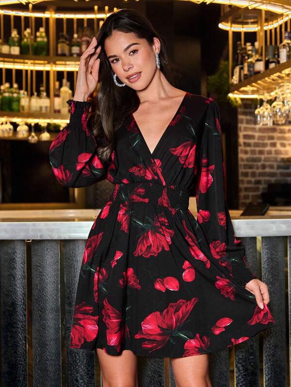 SHEIN Clasi Rochie cu mâneci lungi, cu decolteu în V, încrucișată, cu imprimeu flori trandafiri
