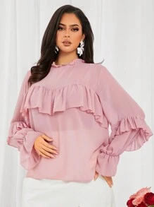SHEIN SXY Camisa de chifón rosa con decoración de volantes romántica para el Día de San Valentín para mujer de talla grande, adecuada para uso diario, citas, cumpleaños, despedida de soltera, fiestas, bailes de graduación, citas en pareja, elegante, casual, compras, uso al aire libre, coqueta, fácil de combinar y estilizadora, que resalta tu figura y favorece tu silueta