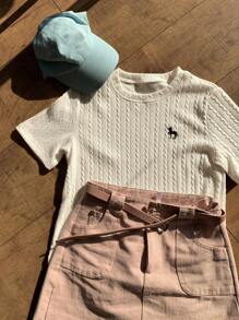 DAZY 春夏新款商务休闲女式 T 恤，采用独特面料和马刺绣