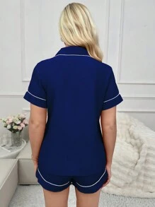Conjunto de pijama y lencería con top de manga corta y cuello con ribete de color contrastante y pantalones cortos - Conjunto de descanso