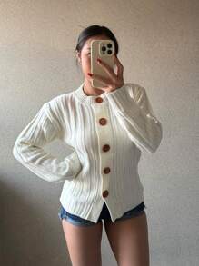 Chiquease Nouveau pull polyvalent pour femmes en tricot à col rond, couleur unie, avec boutons décoratifs. Idéal pour l'automne et l'hiver - Beige - Voir 3