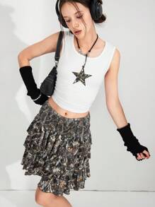 SHEIN Explorewe Frühlings-/Sommer-Outfit für Teenager-Mädchen im lässigen Street-Style: Oberteil mit seitlichen Falten und Fünf-Sterne-Muster + Camouflage-Grafik-Plisseerock, 2-teiliges Set, geeignet für den Alltag, Urlaub, Fotoshootings - Weiss - Übersicht 4
