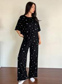 DAZY Bộ đồ ngủ tay ngắn rộng rãi họa tiết hoa Ditsy và quần dài - màu đen - Xem 5