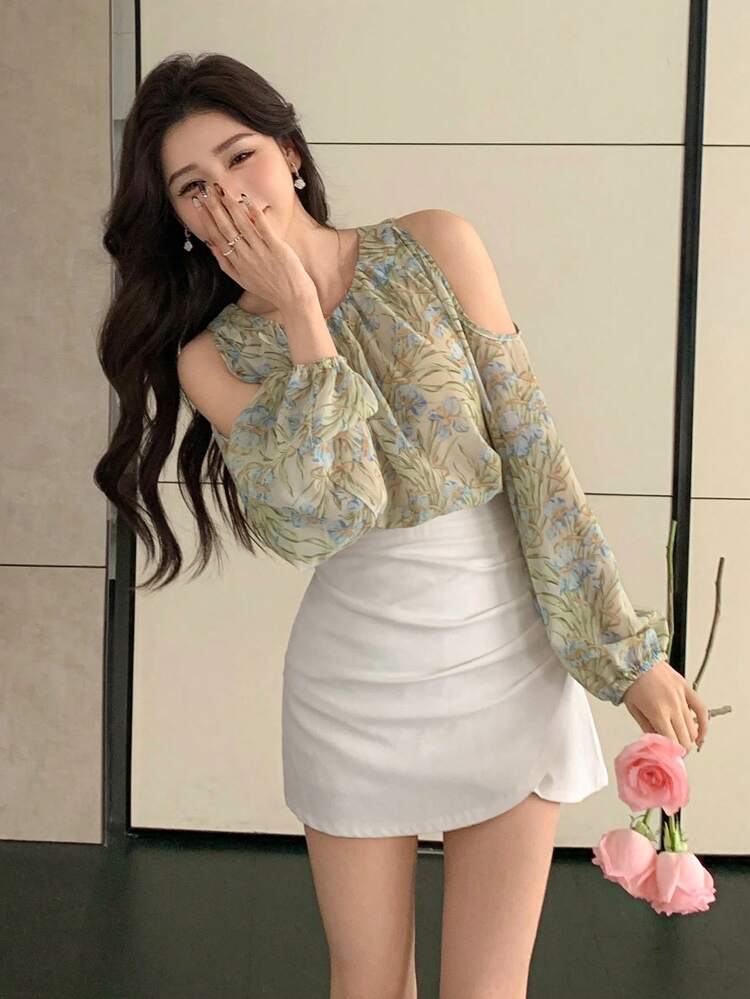 Blusa de flores pequeñas para vacaciones, camisa de manga larga de hombros abiertos y corte holgado para mujeres, ropa de primavera/verano/otoño, camiseta gráfica bohemia