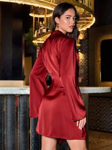 SHEIN Clasi 女款迷你裹身洋裝，紅色秋冬長袖金屬鈕扣翻領情人節款 - 酒紅色 - 查看 2