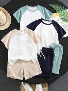 SHEIN Leap Crew 6 pièces Set de Tenues Sportives Décontractées pour Jeune Garçon avec Blocs de Couleurs sur les Manches et un T-shirt à Col Rond et Shorts, Convient pour les Fêtes d'Anniversaire, Soirées, Représentations, Mariages, Baptêmes et Remises de Diplômes - Blanc - Voir 2