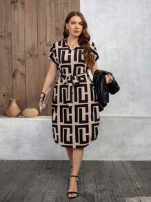 SHEIN LUNE Vestido informal de playa con estampado geométrico, cuello de muesca y mangas de murciélago, tallas grandes, elegante y de moda para ir y venir, para el verano