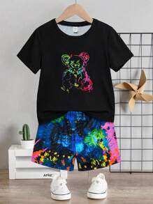 SHEIN Peuterjongensset van 2 stuks: T-shirt met ronde hals en bedrukte shorts, grafisch T-shirt met kleurrijke beer, geverfde shorts, coole en casual outfit, lente/zomer