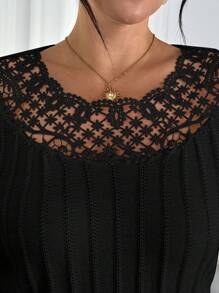 SHEIN Clasi Große Größen eleganter und sexy Spitzen Blumen Kragen Jacquard-Strick Pullover mit Rundhalsausschnitt. Für Partys, Musikfestivals, Zuhause, Schulanfang, Geschenke und Einkaufen. Herbstpullover, elegante Damenbekleidung, Winterkleidung - Schwarz - Übersicht 6