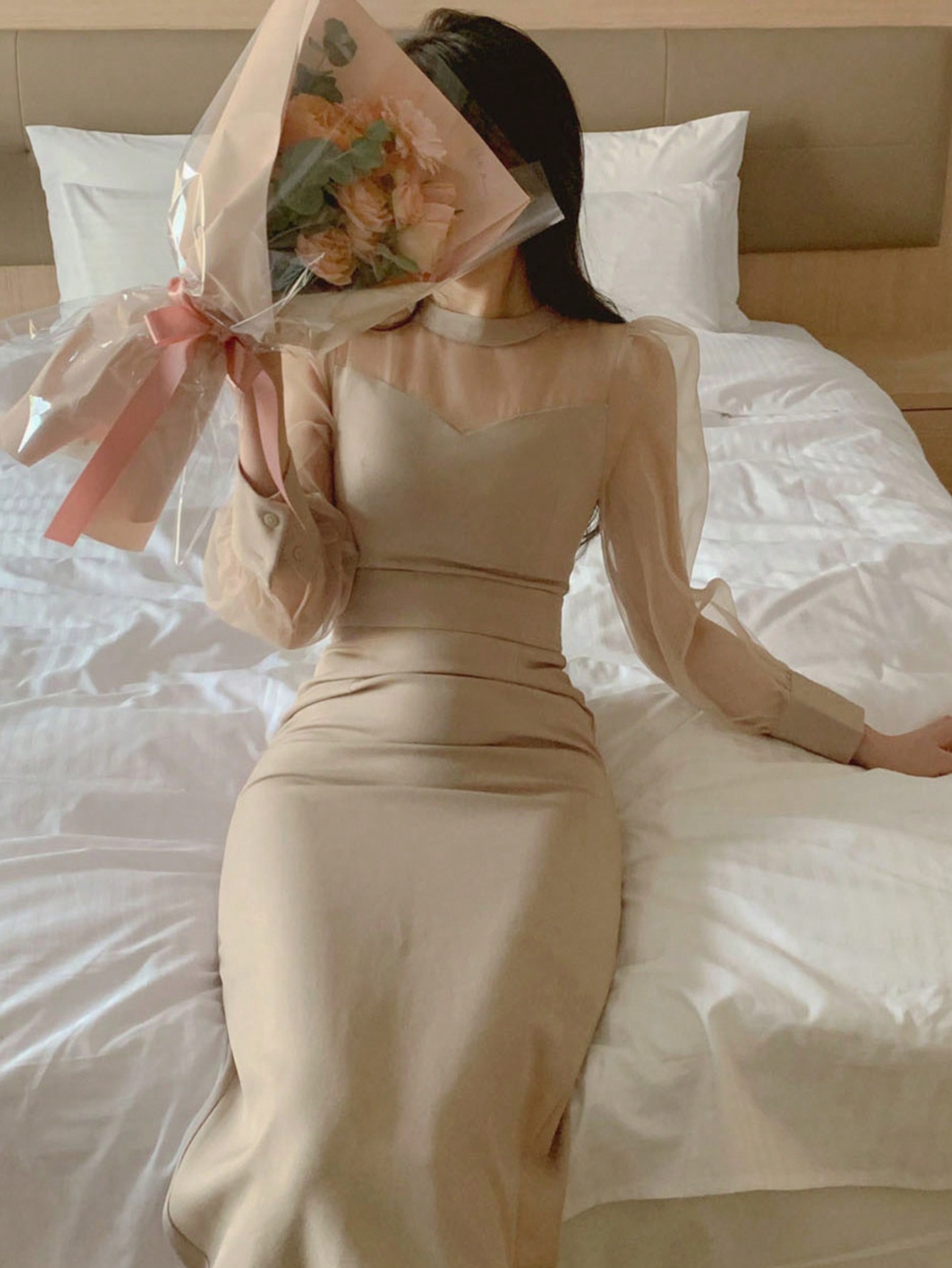 DAZY فستان متوسط الطول بياقة مستديرة وألواح شفافة...