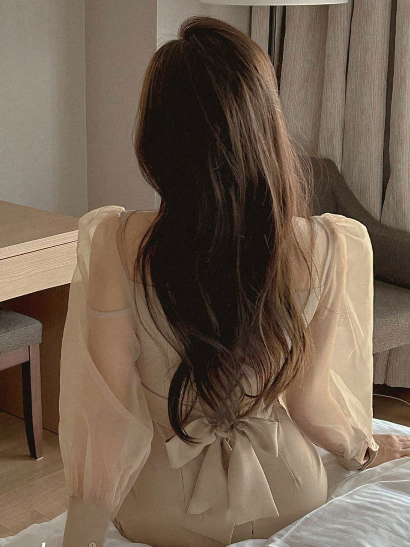 DAZY فستان متوسط الطول بياقة مستديرة وألواح شفافة...