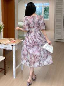 DAZY Vestido midi con cuello en V, manga farol, volantes en el dobladillo para mujer, con estampado floral, apropiado para vestir en el Día de San Valentín