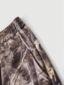 Manfinity RSRT Plus Size Men's Leaf Print Long Sleeve Front Zip Shirt And Pants Set