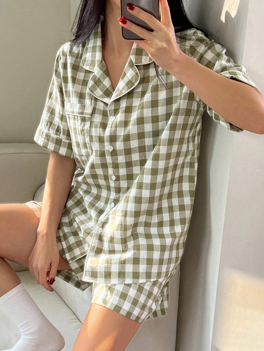DAZY Conjunto de pijama holgado de manga corta y pantalones cortos con estampado de cuadros sencillo