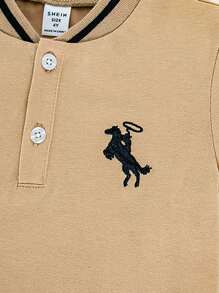 SHEIN 休闲运动学院风半拉链领刺绣马标志短袖 POLO 衫，百搭舒适，适合外出、上学、度假、聚会、居家、春夏季 - 卡其色 - 查看 5