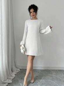Lyxana 女式飘袖后背蝴蝶结装饰迷你连衣裙，适合秋冬季穿着 - 白色 - 查看 3