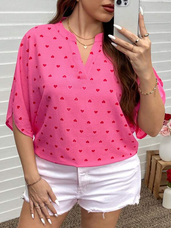 SHEIN LUNE Damen Große Größen Herz Muster V-Ausschnitt Fledermausärmel Lässige Lose Bluse Valentinstag Sommer Outfits für Damen Sommer Frühling Kleidung Frühling Outfits für Damen Sommer Sommer Boho Old Money
